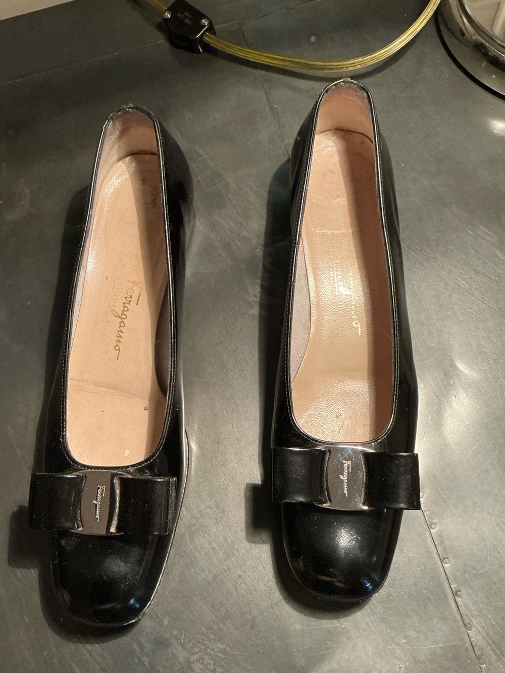 Vintage Salvatore Ferragamo Black Vara Bow Leather Pumps - Women's